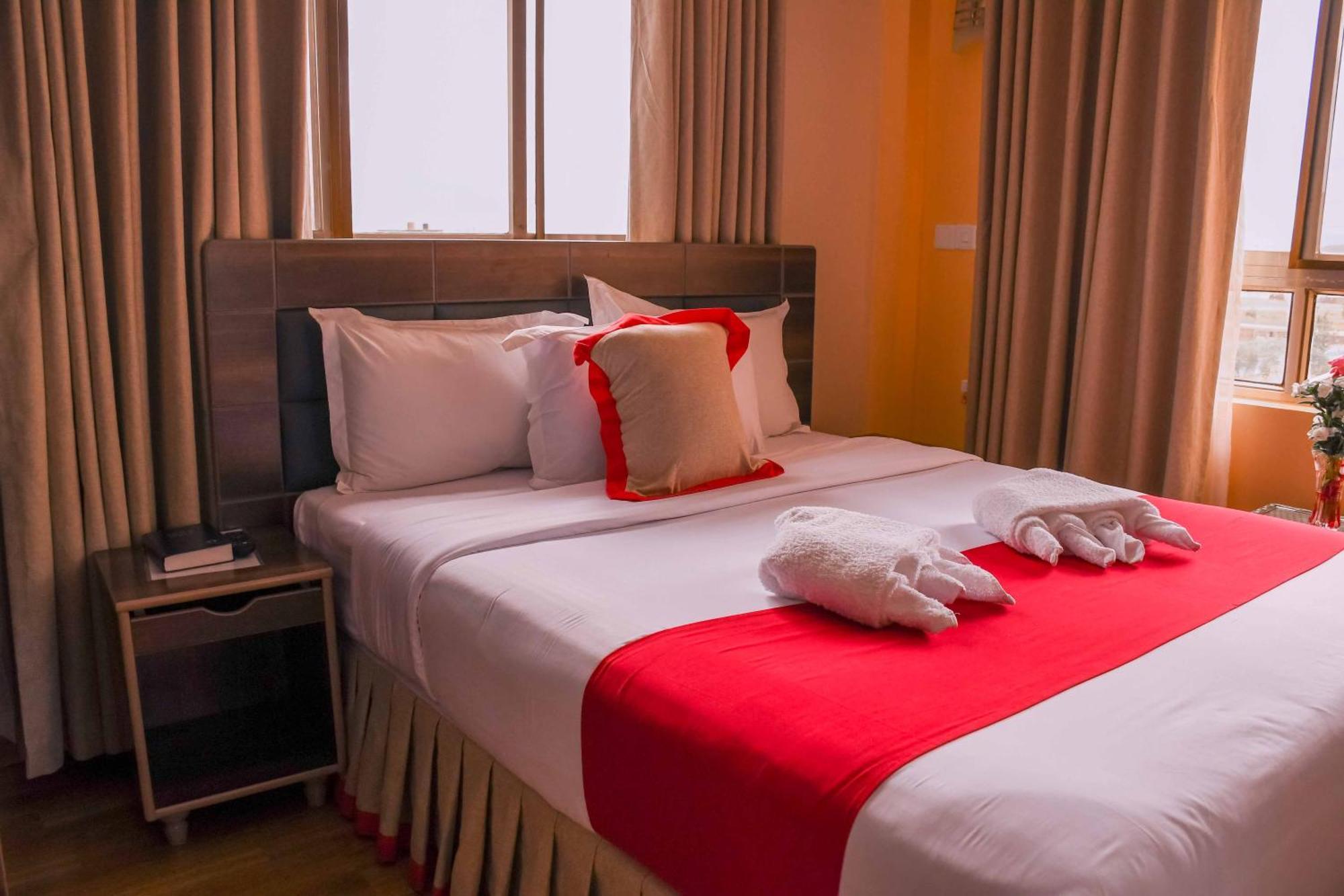 Buraha Zenoni Hotel And Resort Nakuru Eksteriør bilde