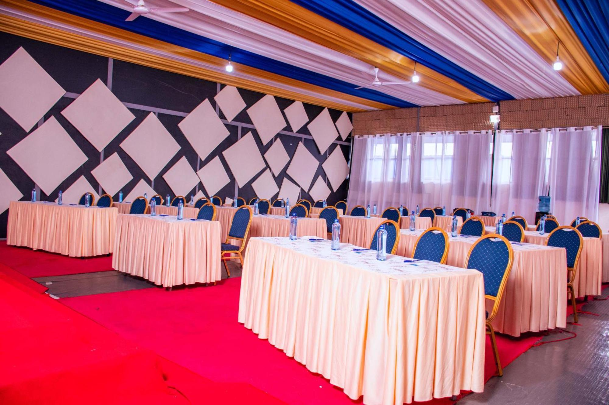 Buraha Zenoni Hotel And Resort Nakuru Eksteriør bilde